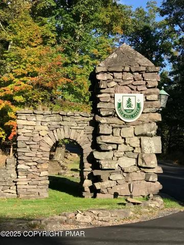 $549,000 | 702 Fawn Circle, Canadensis, PA 18325