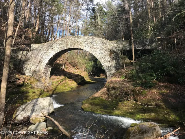 $549,000 | 702 Fawn Circle, Canadensis, PA 18325