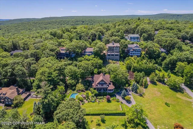 $549,000 | 702 Fawn Circle, Canadensis, PA 18325