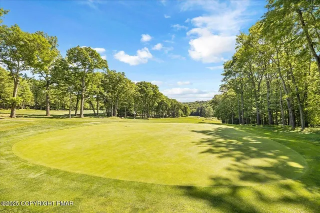 $549,000 | 702 Fawn Circle, Canadensis, PA 18325