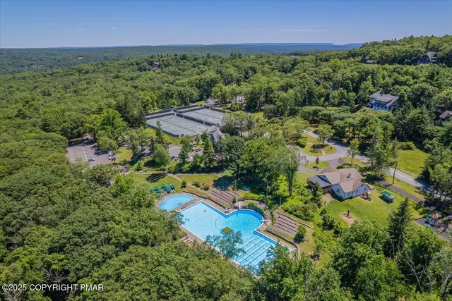 $549,000 | 702 Fawn Circle, Canadensis, PA 18325