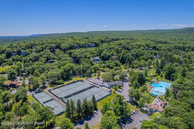 $549,000 | 702 Fawn Circle, Canadensis, PA 18325