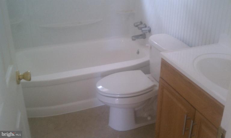 1840 Ridgewick Road Glen Burnie, MD 21061 - Photo 17 of 20 Bath