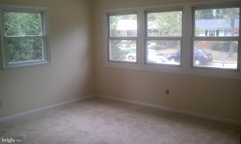 1840 Ridgewick Road Glen Burnie, MD 21061 - Photo 19 of 20 Living Room