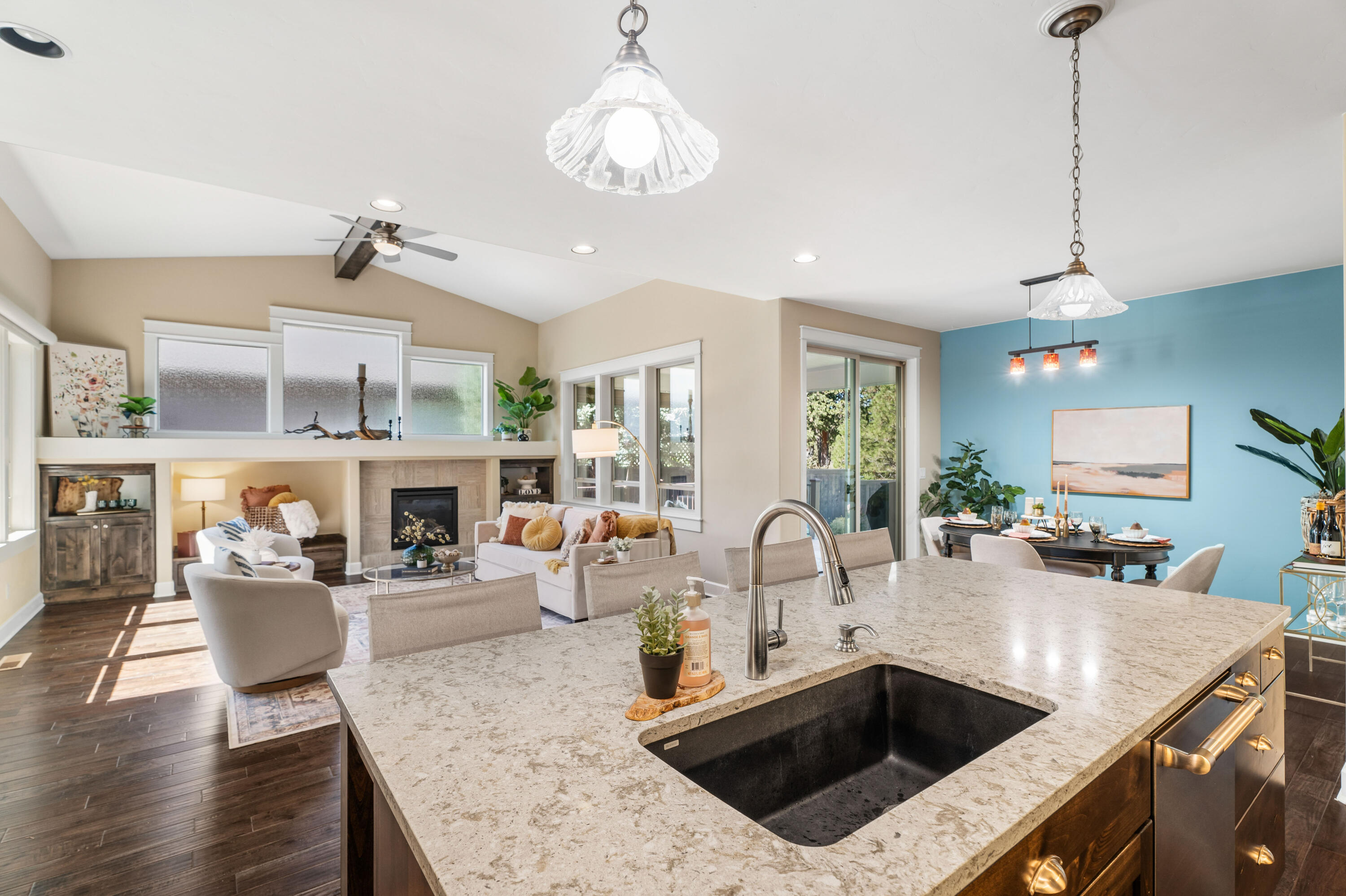 20182 Stonegate Drive Bend, OR 97702 - Photo 13 of 50 29-Kitchen