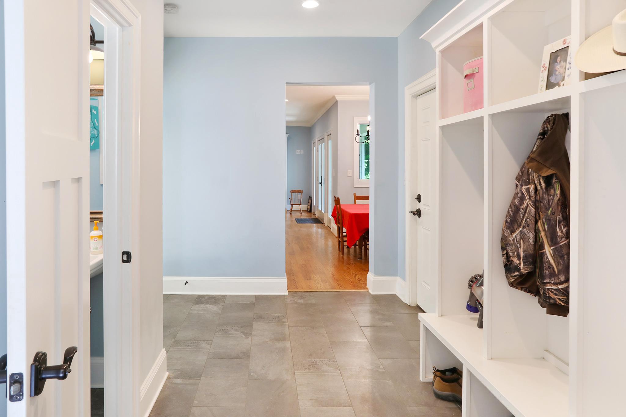 3411 Fenny Hill Road Delaplane, VA 20144 - Photo 25 of 75 Main level mudroom off porch & laundry
