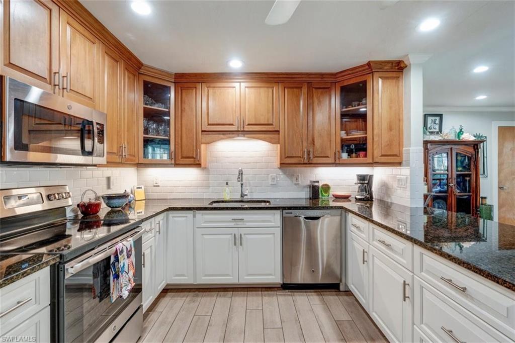 2120 Harbor Road Naples, FL 34104 - Photo 9 of 28 Gallery Image 9