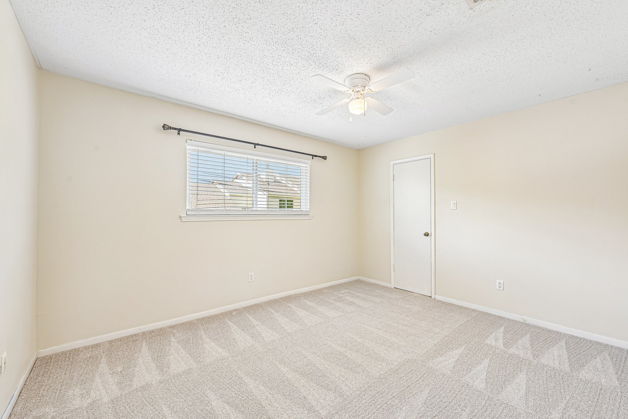 8 Arlington Street Conroe, TX 77301 - Photo 28 of 37 Bedroom #2 (Upstairs) - see earlier photos for virtually staged.