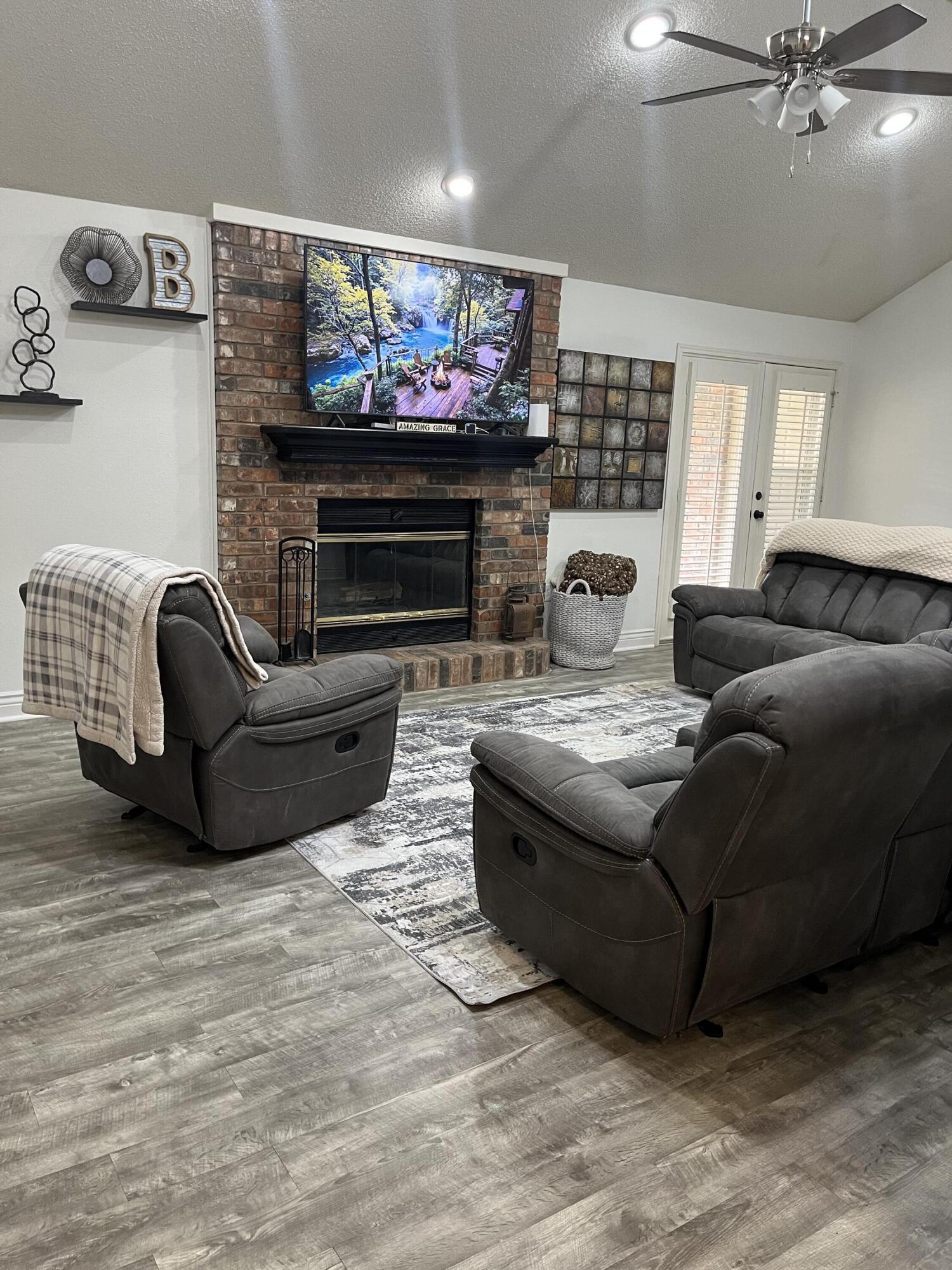 6016 76th Street Lubbock, TX 79424 - Photo 5 of 17 IMG_3589