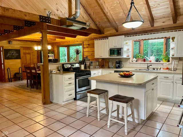 $799,900 | 5502 South County Road 625 West, Reelsville, IN 46171