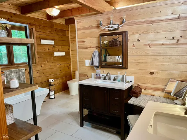 $799,900 | 5502 South County Road 625 West, Reelsville, IN 46171