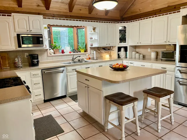 $799,900 | 5502 South County Road 625 West, Reelsville, IN 46171