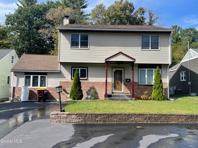 $2,400 | 11 Fletcher Road, Albany, NY 12203