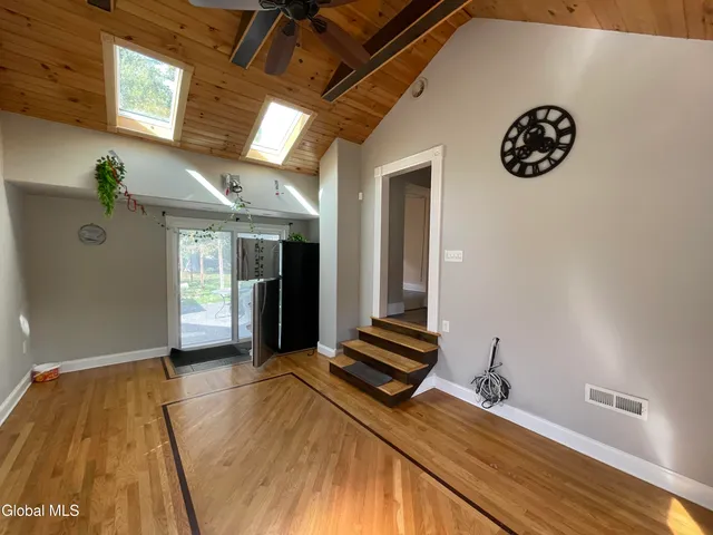 $2,400 | 11 Fletcher Road, Albany, NY 12203