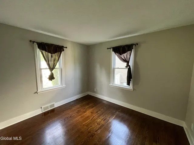 $2,400 | 11 Fletcher Road, Albany, NY 12203