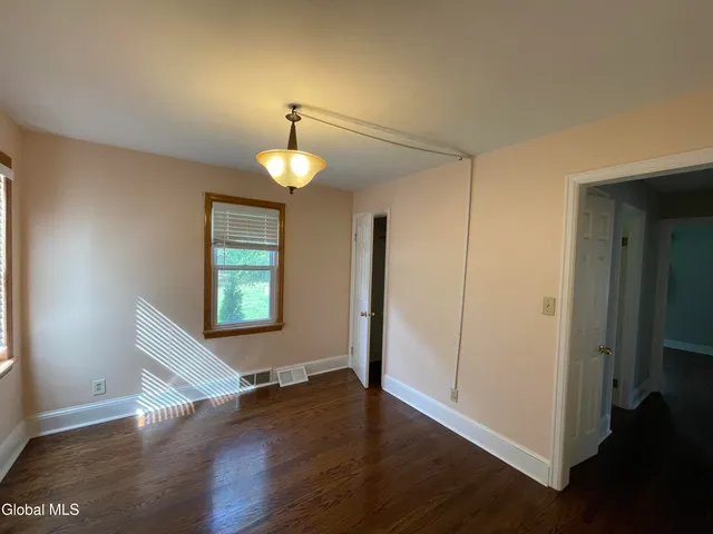 $2,400 | 11 Fletcher Road, Albany, NY 12203