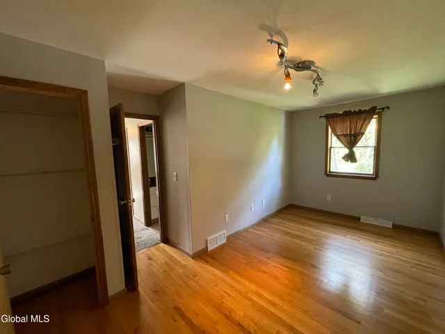 $2,400 | 11 Fletcher Road, Albany, NY 12203