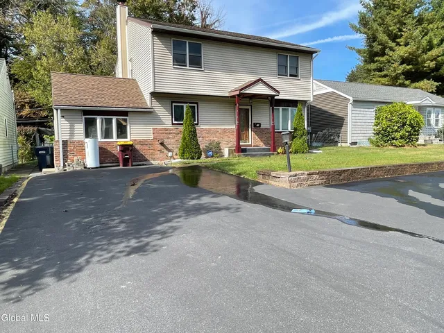 $2,400 | 11 Fletcher Road, Albany, NY 12203
