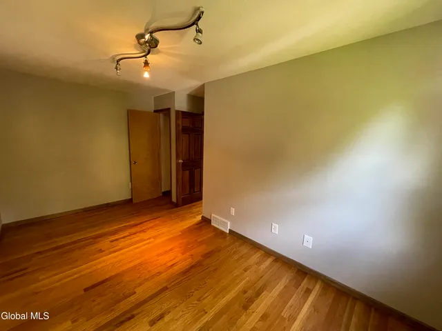 $2,400 | 11 Fletcher Road, Albany, NY 12203