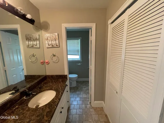 $2,400 | 11 Fletcher Road, Albany, NY 12203