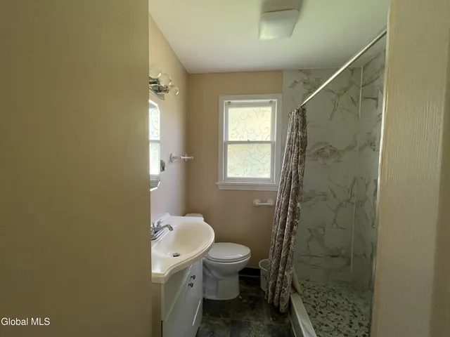 $2,400 | 11 Fletcher Road, Albany, NY 12203