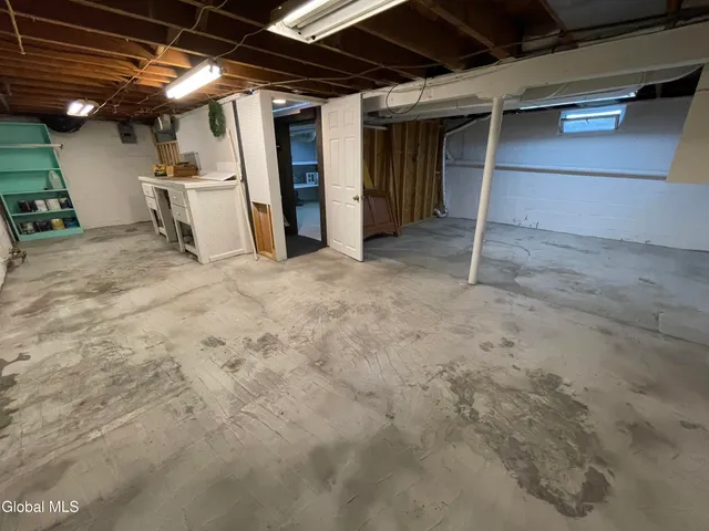 $2,400 | 11 Fletcher Road, Albany, NY 12203