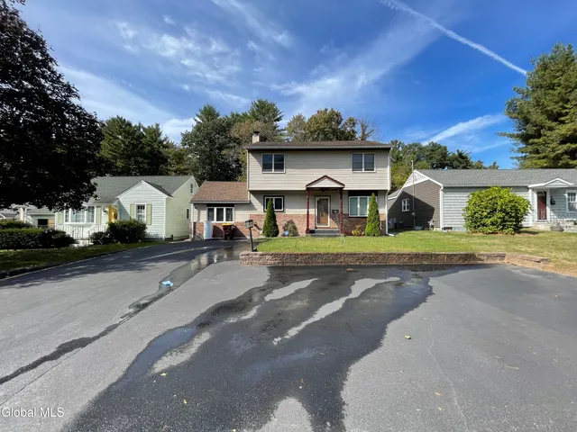 $2,400 | 11 Fletcher Road, Albany, NY 12203