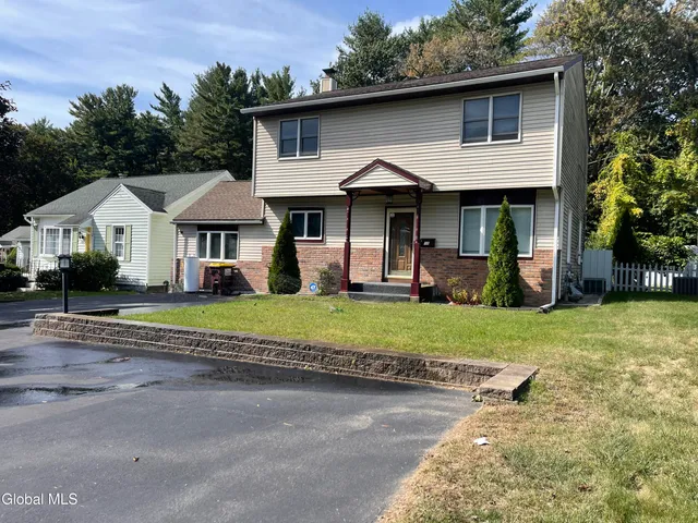 $2,400 | 11 Fletcher Road, Albany, NY 12203