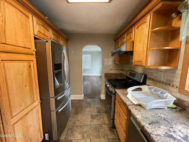 $2,400 | 11 Fletcher Road, Albany, NY 12203