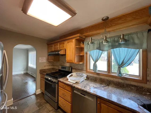 $2,400 | 11 Fletcher Road, Albany, NY 12203