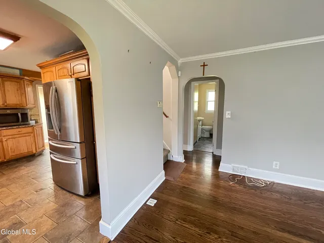 $2,400 | 11 Fletcher Road, Albany, NY 12203