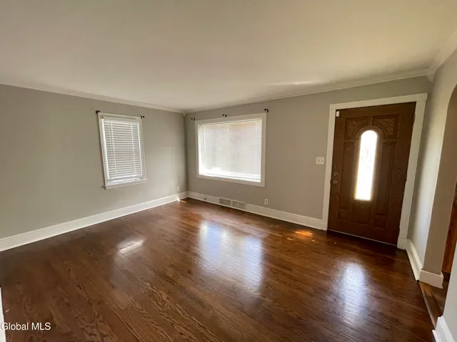 $2,400 | 11 Fletcher Road, Albany, NY 12203