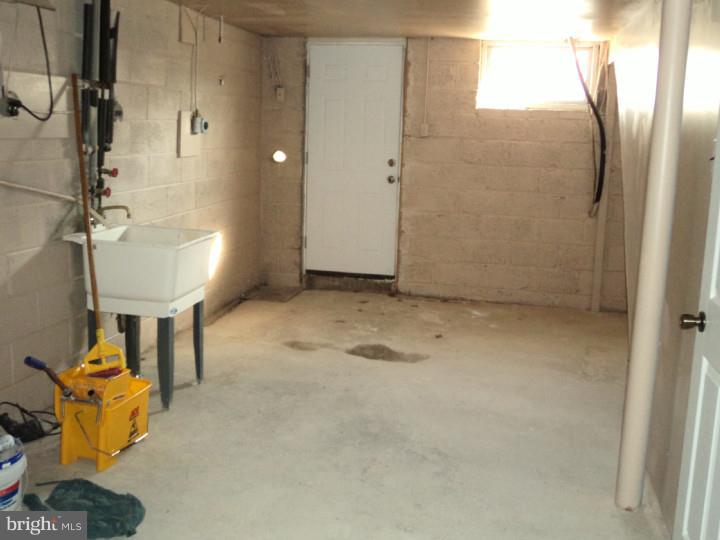 1123 Plane Road Philadelphia, PA 19115 - Photo 17 of 24 Laundry Room