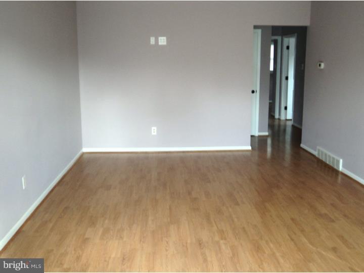 1123 Plane Road Philadelphia, PA 19115 - Photo 6 of 24 Living Room