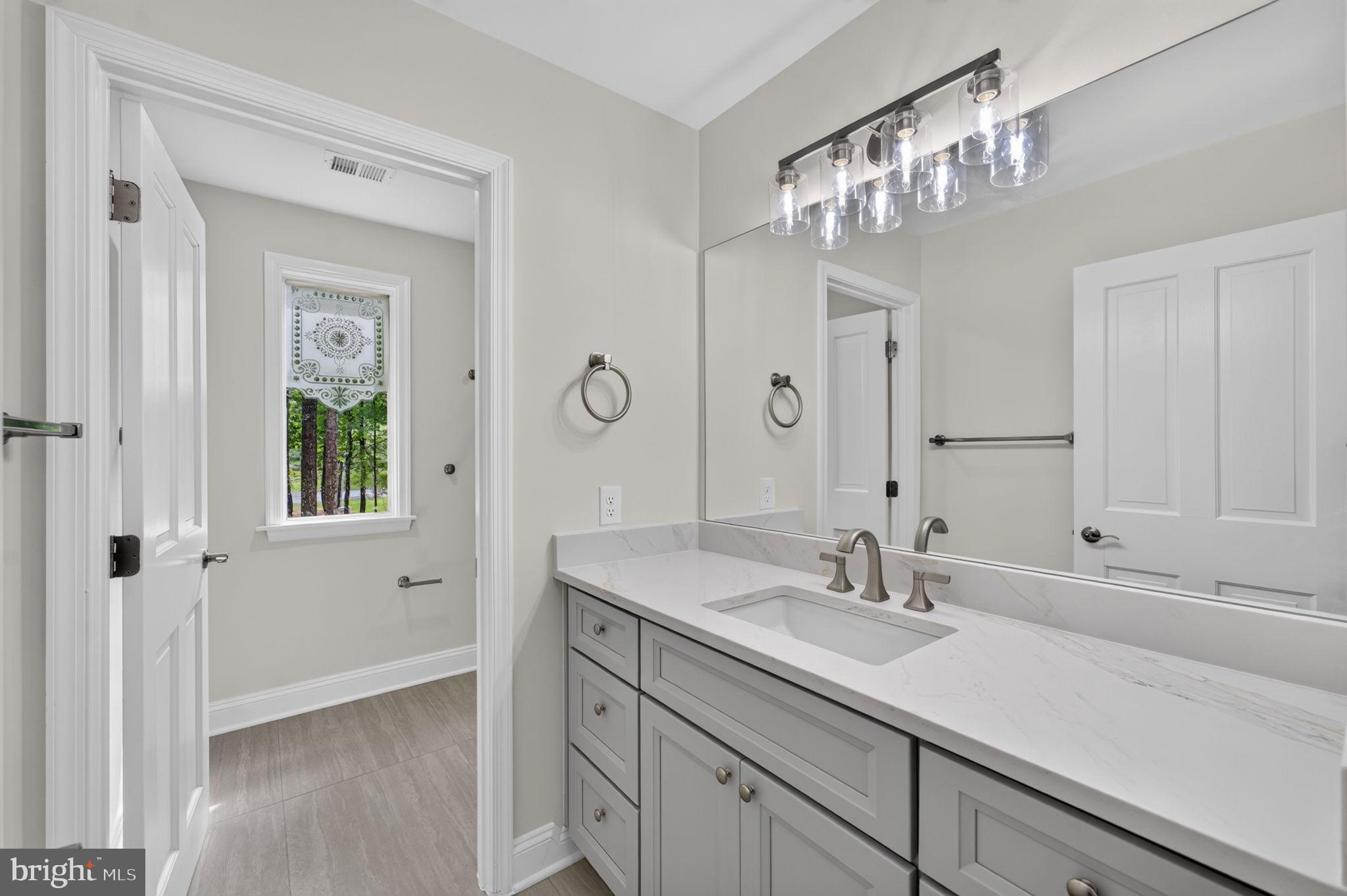 7122 Ivakota Road Clifton, VA 20124 - Photo 53 of 87 Bathroom 3 shared between Bedroom 3 and 4