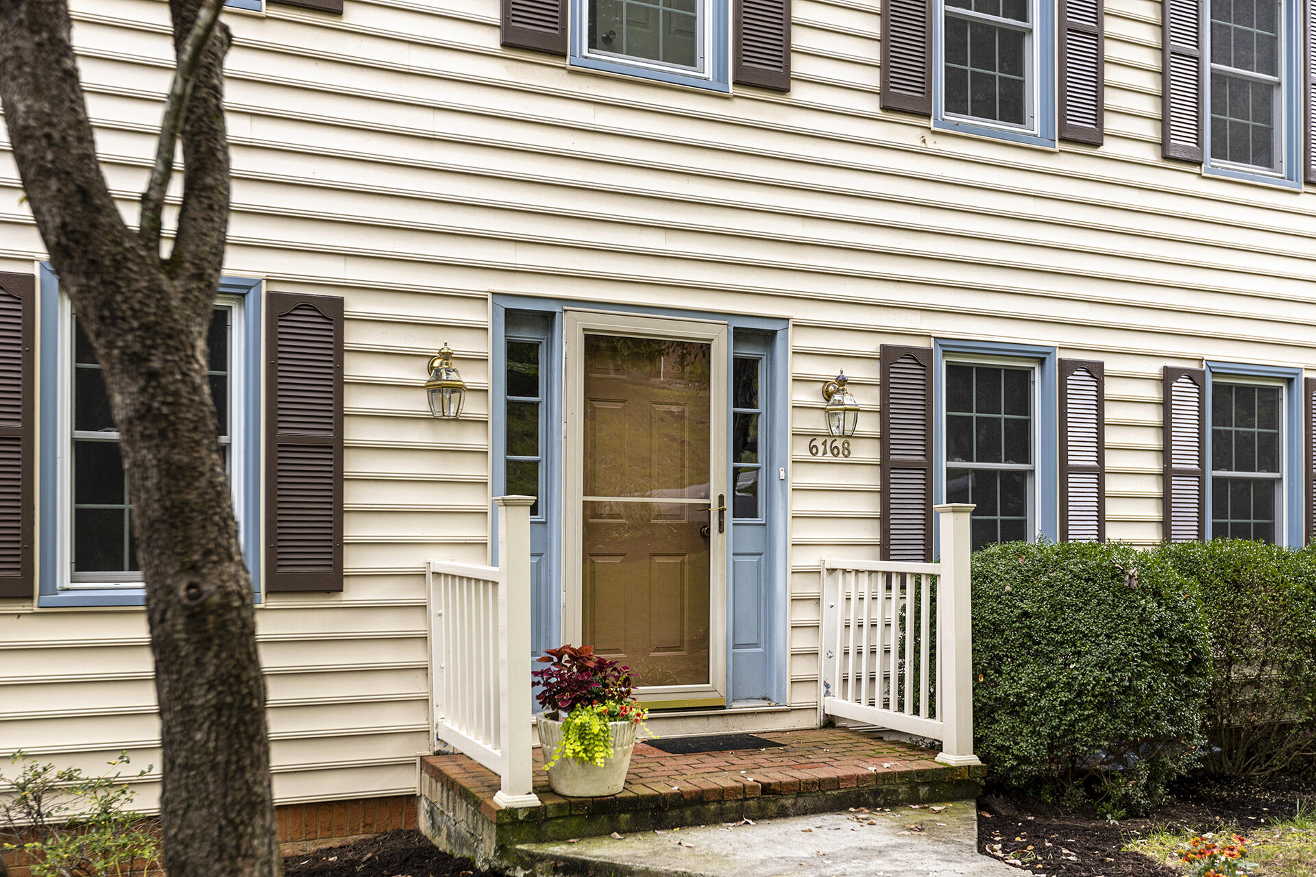 6168 Burnham Road Roanoke, VA 24018 - Photo 3 of 40 2W6A9686