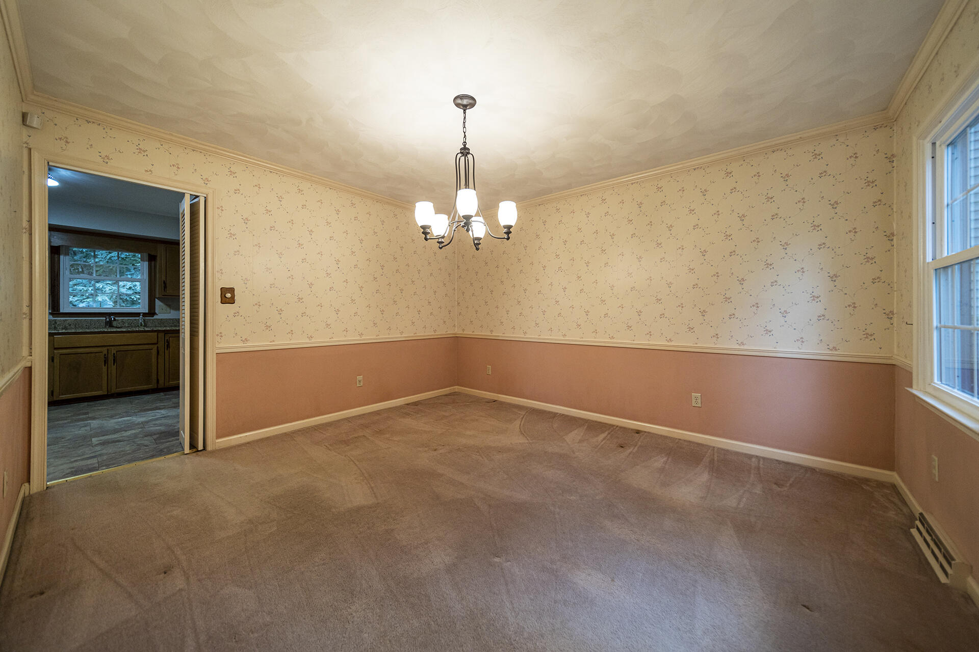 6168 Burnham Road Roanoke, VA 24018 - Photo 6 of 40 2W6A9587