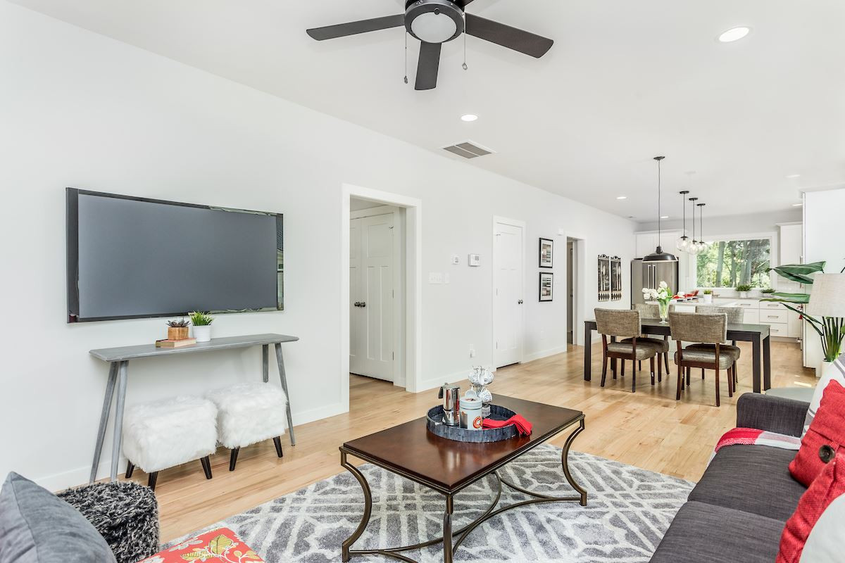 709 South East Street Raleigh, NC 27601 - Photo 6 of 30 Living Room