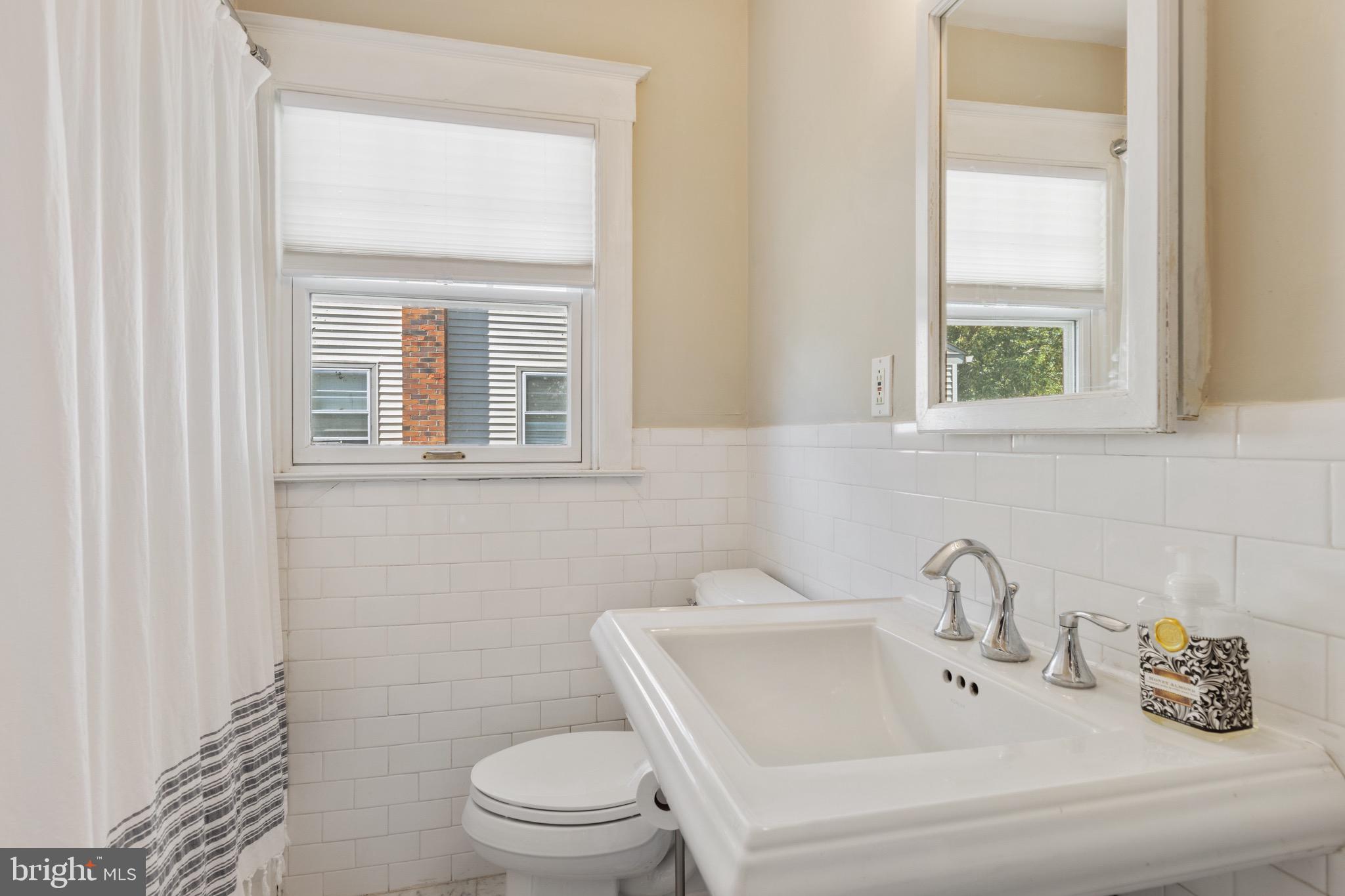 29 West Clearfield Road Havertown, PA 19083 - Photo 16 of 24 FULL BATHROOM