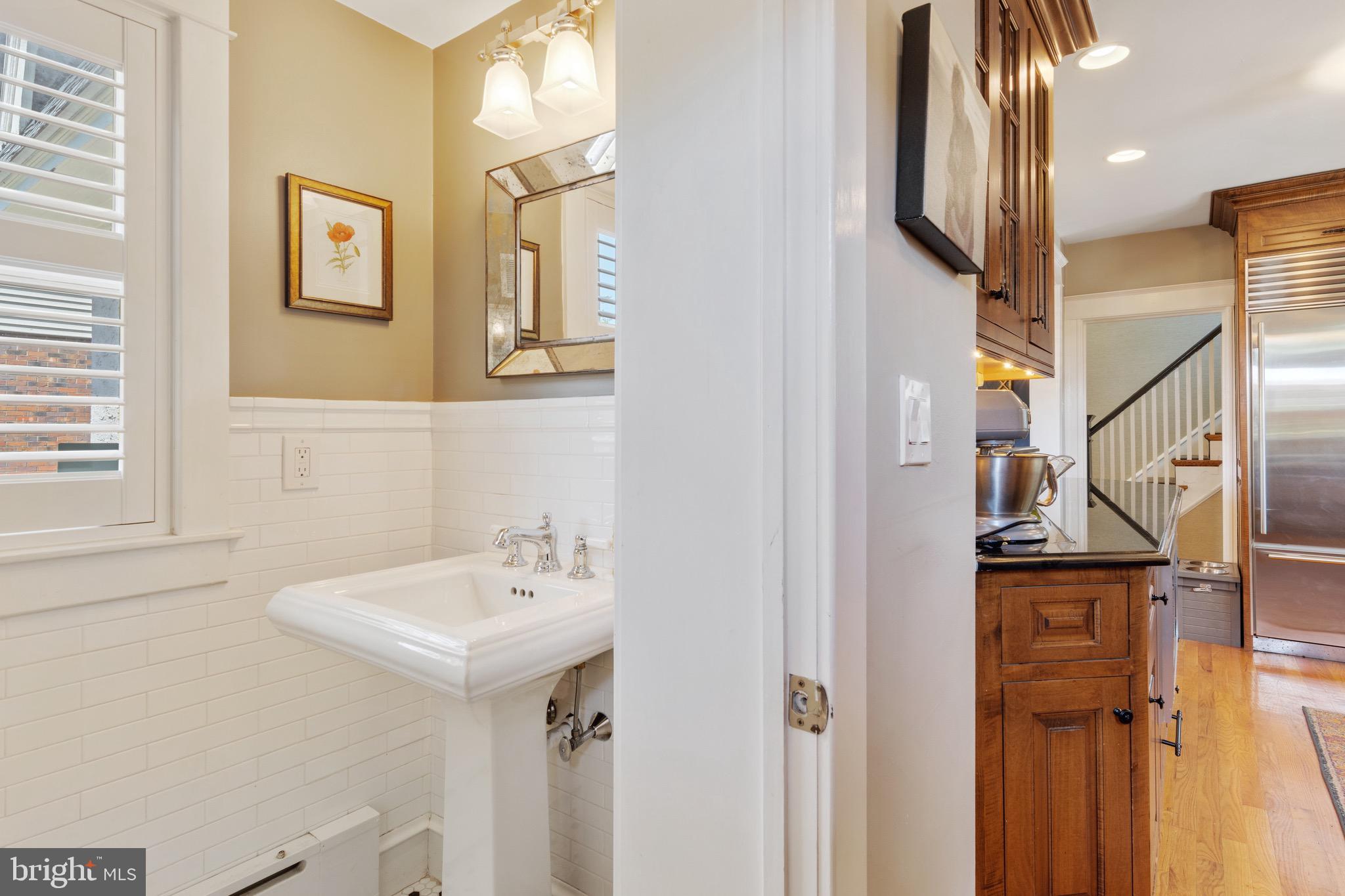 29 West Clearfield Road Havertown, PA 19083 - Photo 10 of 24 POWDER ROOM