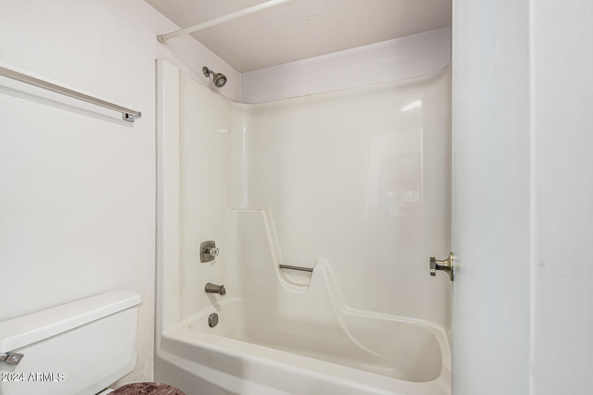4150 East Cactus Road, Unit 118 Phoenix, AZ 85032 - Photo 12 of 19 Primary Tub-Shower Combo