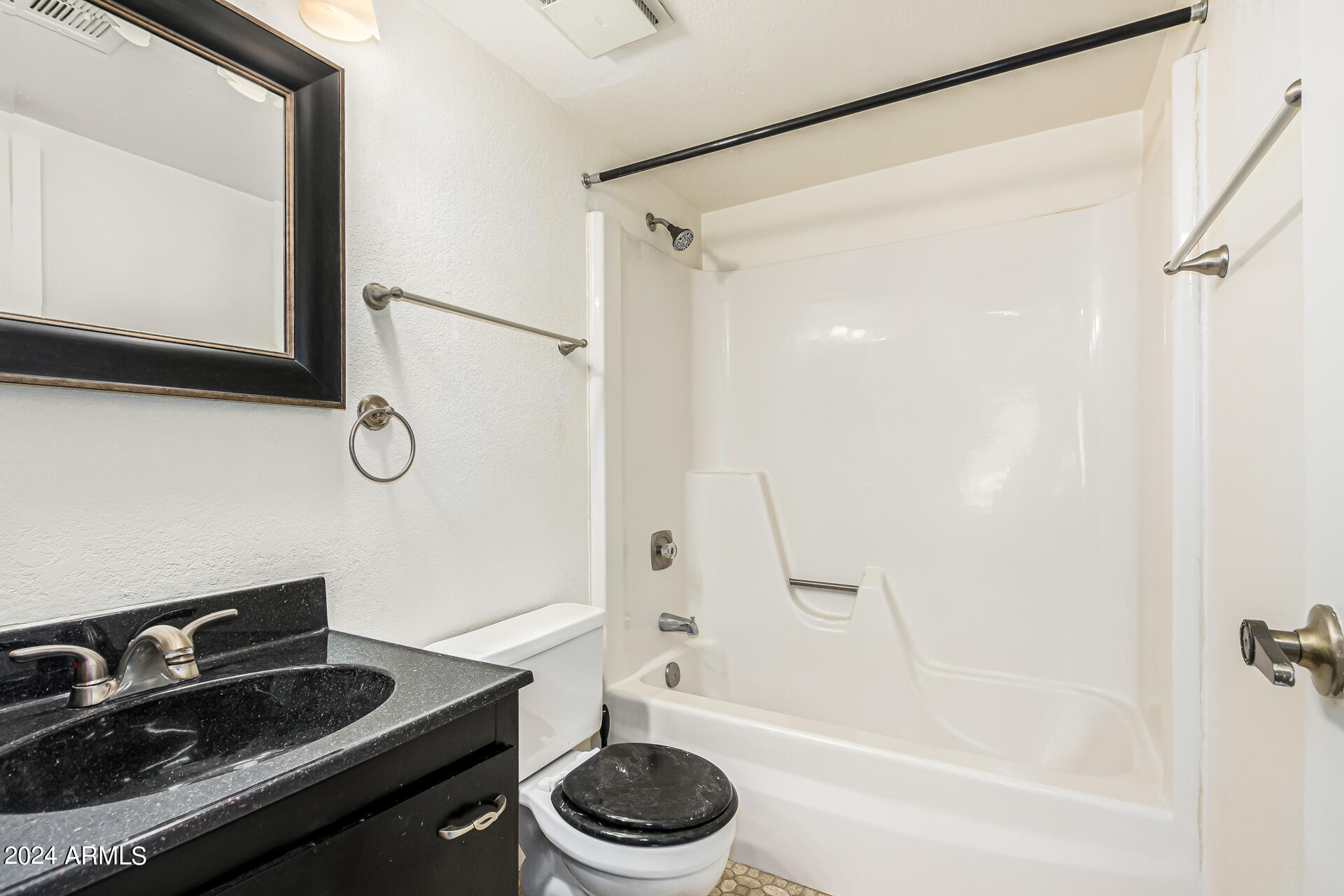 4150 East Cactus Road, Unit 118 Phoenix, AZ 85032 - Photo 16 of 19 Full Guest Bath