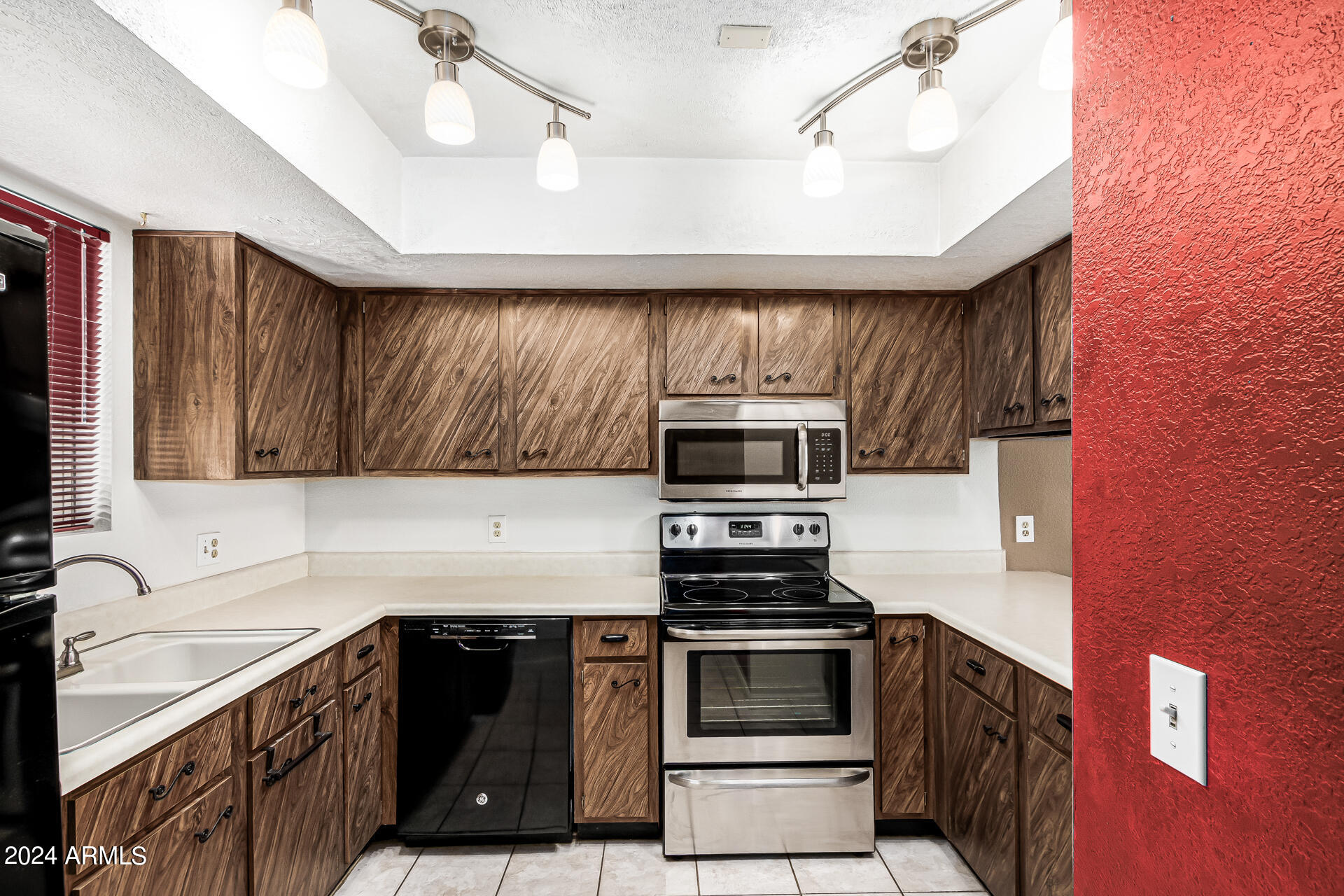 4150 East Cactus Road, Unit 118 Phoenix, AZ 85032 - Photo 6 of 19 Well Sized Kitchen with Ample Counter Sp