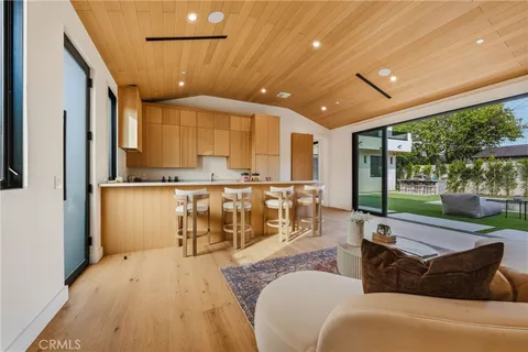 $4,695,000 | 16252 Addison Street, Encino, CA 91436