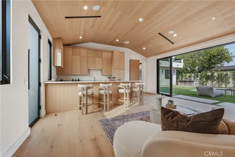 $4,695,000 | 16252 Addison Street, Encino, CA 91436