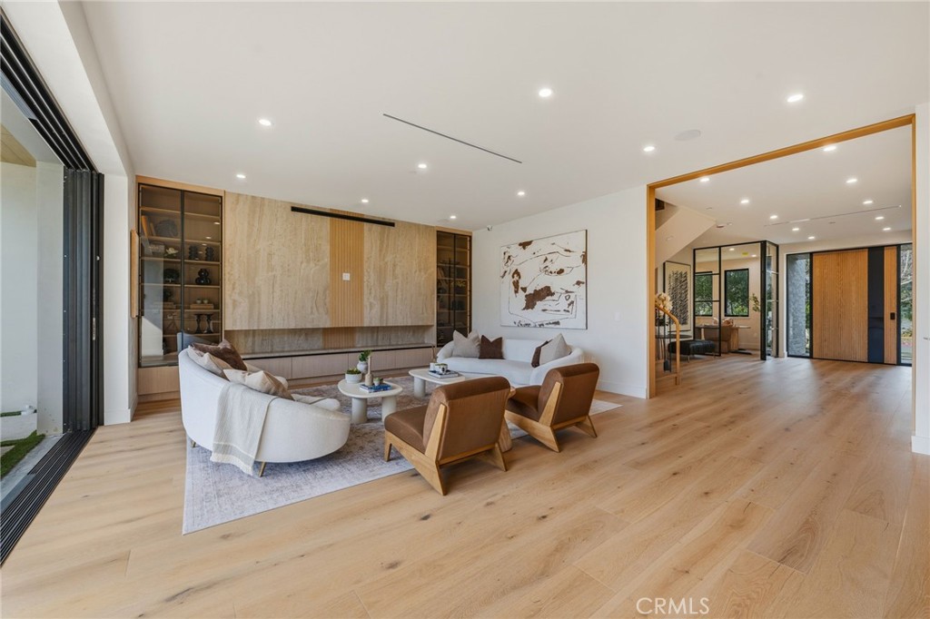 16252 Addison Street Encino, CA 91436 - Photo 5 of 36