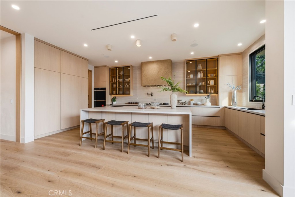 16252 Addison Street Encino, CA 91436 - Photo 7 of 36