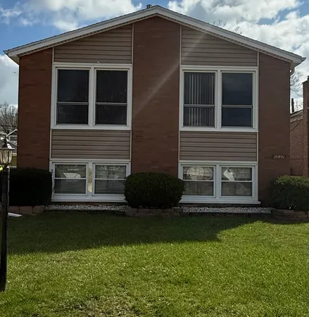 $1,950 | 8037 South Wentworth Avenue, Chicago, IL 60620