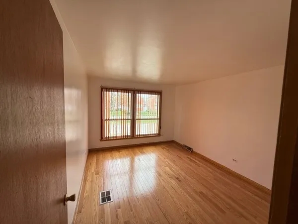 $1,950 | 8037 South Wentworth Avenue, Chicago, IL 60620
