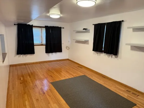 $1,950 | 8037 South Wentworth Avenue, Chicago, IL 60620
